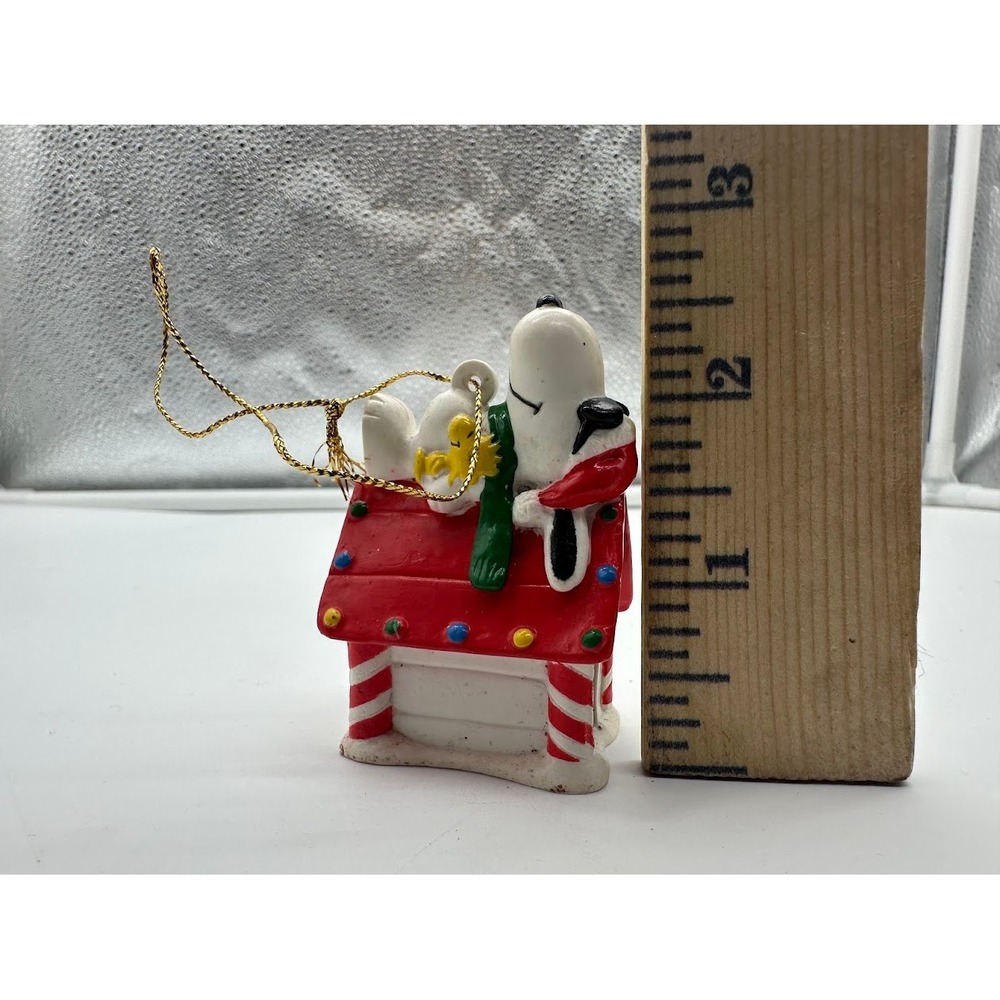 Vintage Peanuts Snoopy Woodstock Christmas Ornament Doghouse Santa Hat PVC - Picture 6 of 6
